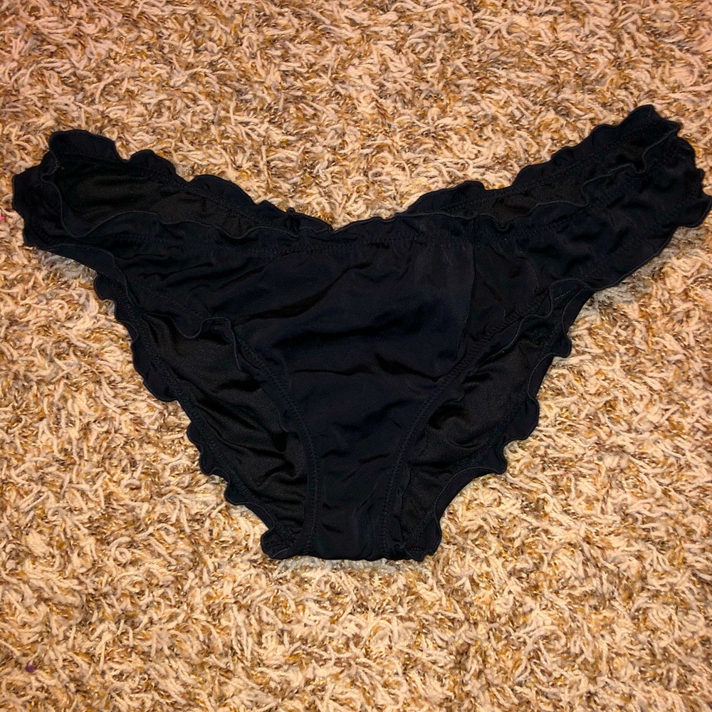 Black VS Cheeky Bikink Bottom